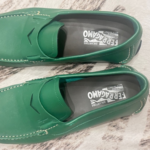 Salvatore Ferragamo Men's "Lake" Green Leather Driving Moccasins Shoes - Picture 2 of 13